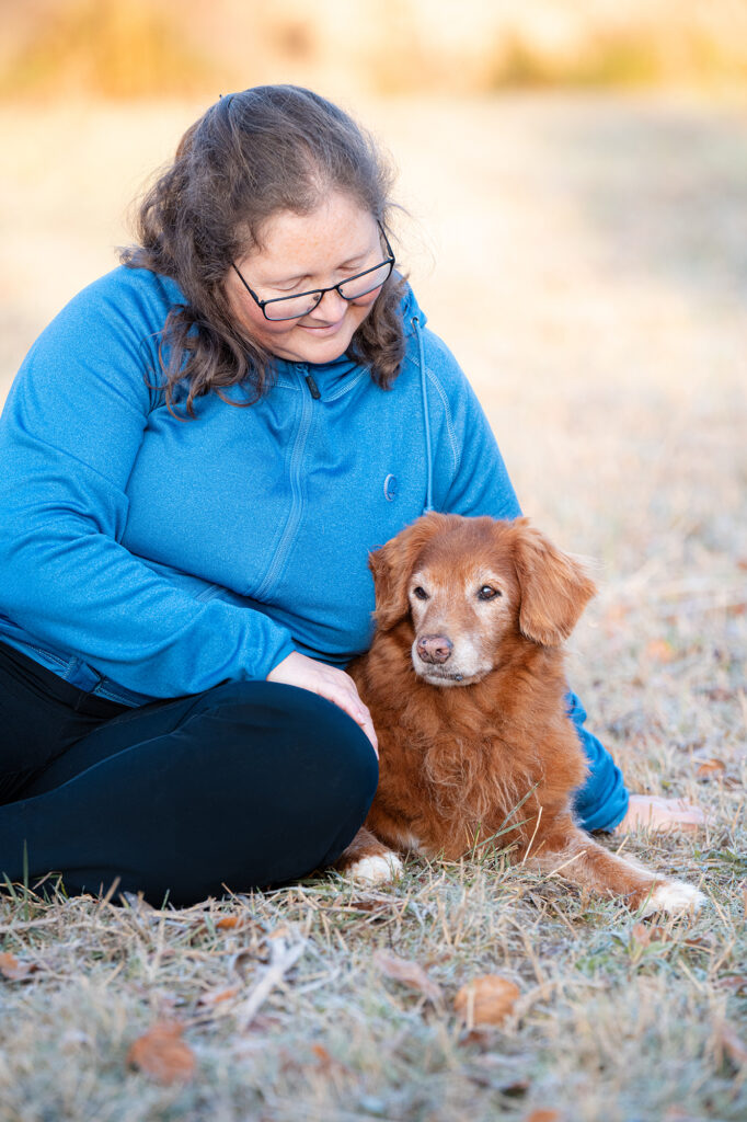 Nova Scotia Duck Tolling Retriever mit Frau