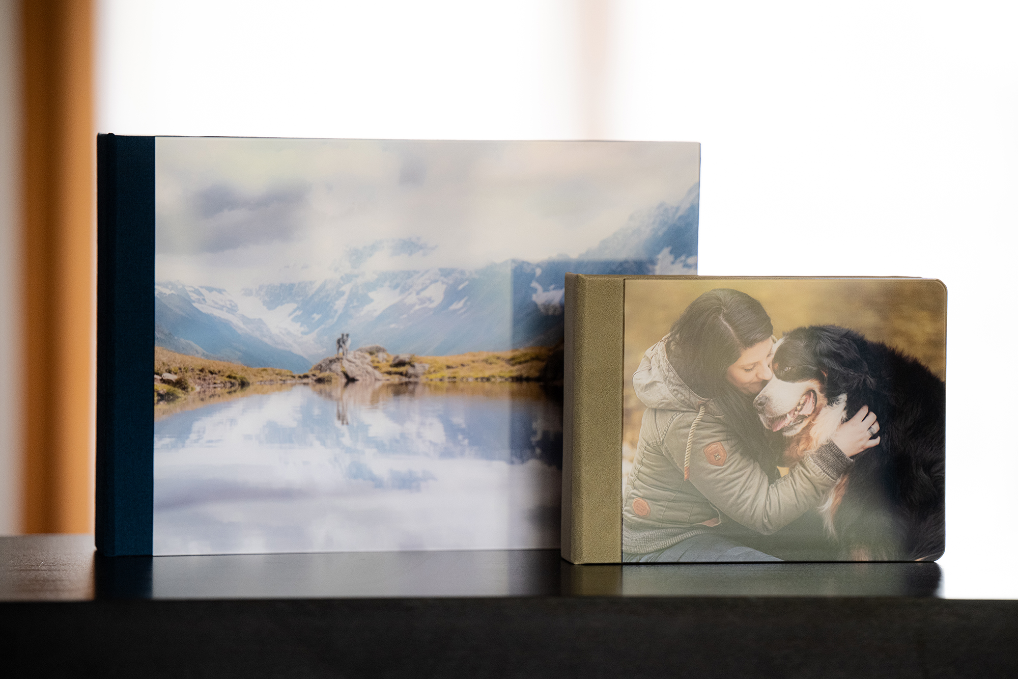 Zwei Fotoboxen